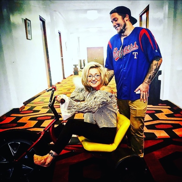 Meet your Posher, Andrea - Picture 2 of 2